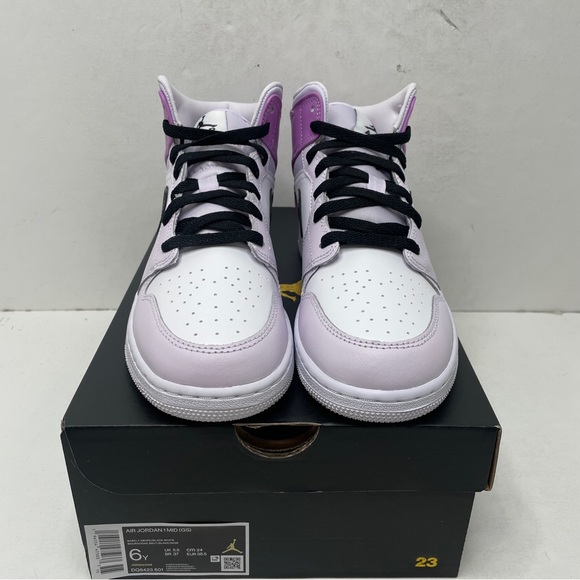 Nike Air Jordan 1 Retro Mid GS “Barely Grape/Lilac” 2023 - Picture 3 of 4